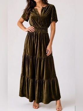 taylor brown velvet dress | Dresses | Taylor Floral Maxi With Vneck Color:Petal COLLECTIONS Maxi dress blue and black or Bodycon silhouette Zipper closure